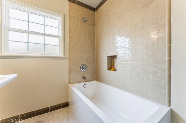 6525 Ruffner Avenue, Lake Balboa, CA 91406