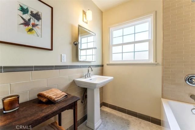 6525 Ruffner Avenue, Lake Balboa, CA 91406