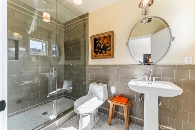 6525 Ruffner Avenue, Lake Balboa, CA 91406
