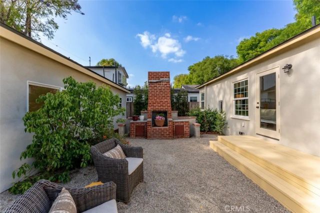 6525 Ruffner Avenue, Lake Balboa, CA 91406
