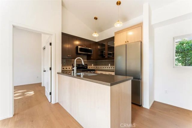 6525 Ruffner Avenue, Lake Balboa, CA 91406
