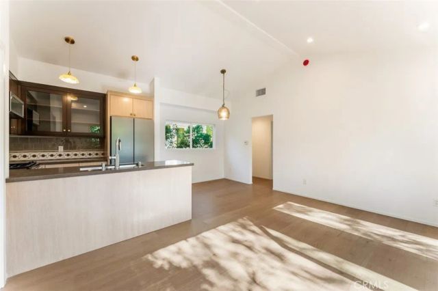 6525 Ruffner Avenue, Lake Balboa, CA 91406