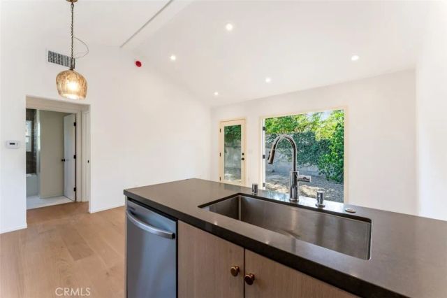 6525 Ruffner Avenue, Lake Balboa, CA 91406