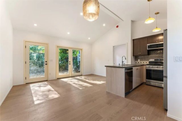 6525 Ruffner Avenue, Lake Balboa, CA 91406