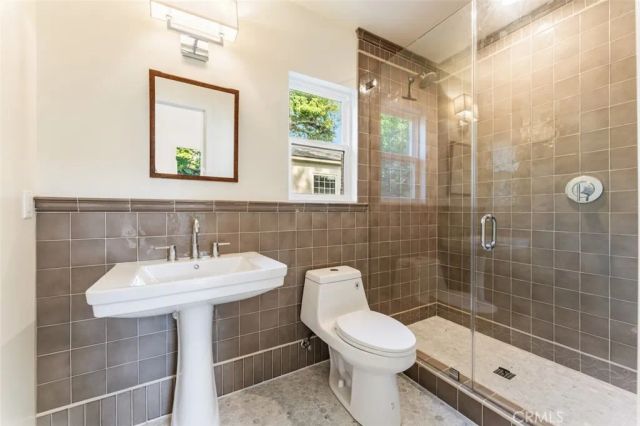 6525 Ruffner Avenue, Lake Balboa, CA 91406