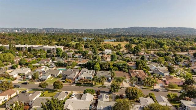 6525 Ruffner Avenue, Lake Balboa, CA 91406