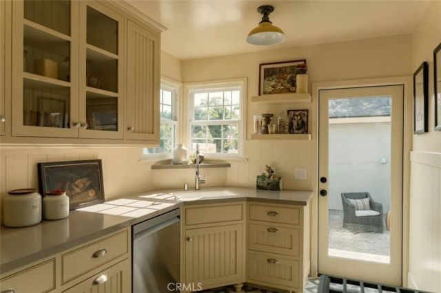 6525 Ruffner Avenue, Lake Balboa, CA 91406