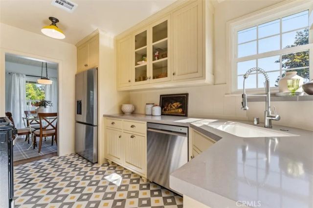 6525 Ruffner Avenue, Lake Balboa, CA 91406
