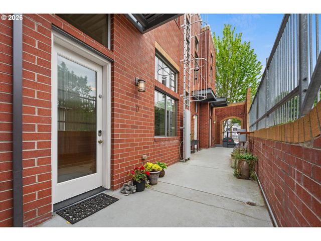 2006 Se MORRISON St D, Portland, OR 97214