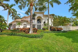 2844 NE 26th Avenue, Lighthouse Point, FL 33064