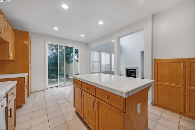 448 Burlington Dr, Tracy, CA 95376