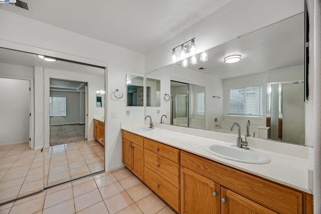 448 Burlington Dr, Tracy, CA 95376