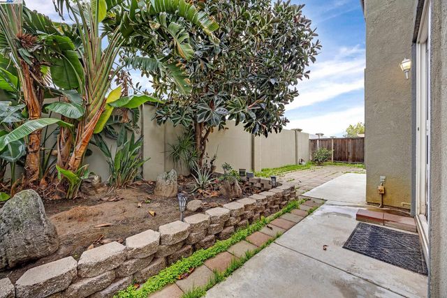 448 Burlington Dr, Tracy, CA 95376