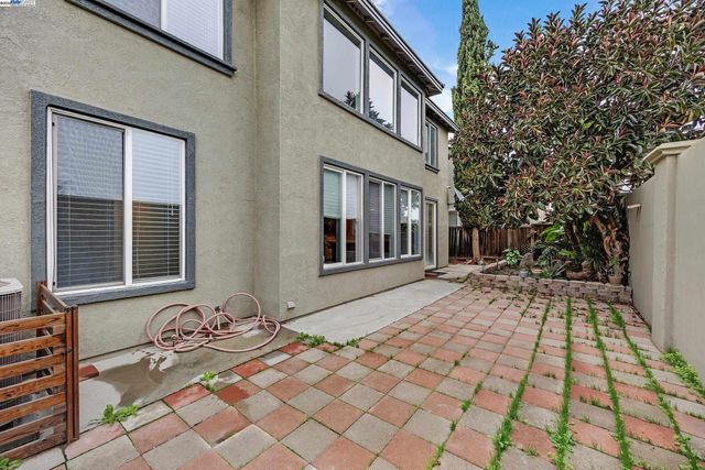 448 Burlington Dr, Tracy, CA 95376