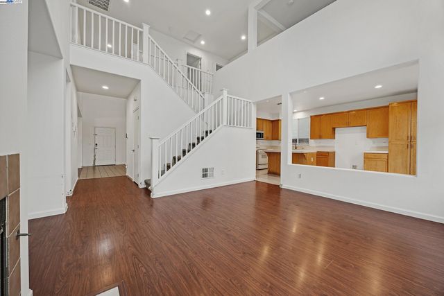 448 Burlington Dr, Tracy, CA 95376