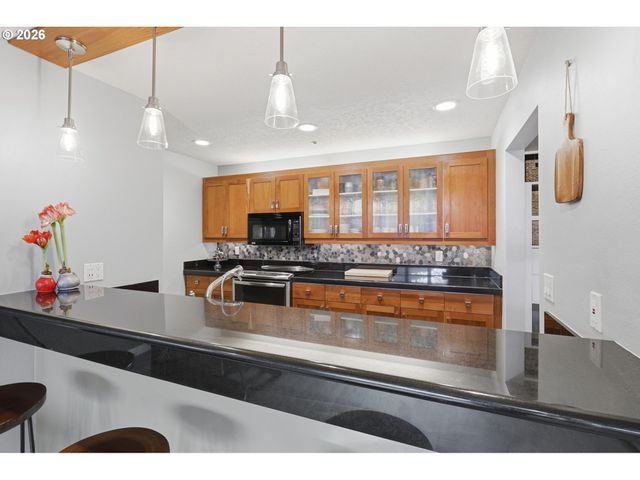 305 S MONTGOMERY St 406, Portland, OR 97201