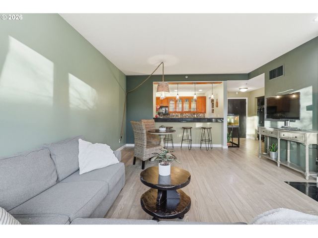 305 S MONTGOMERY St 406, Portland, OR 97201