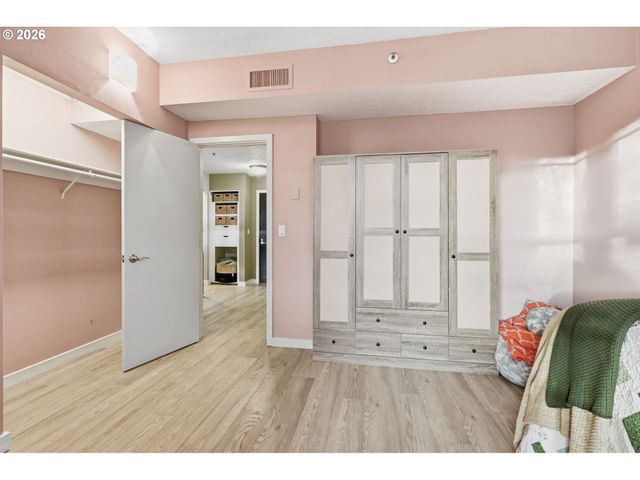 305 S MONTGOMERY St 406, Portland, OR 97201