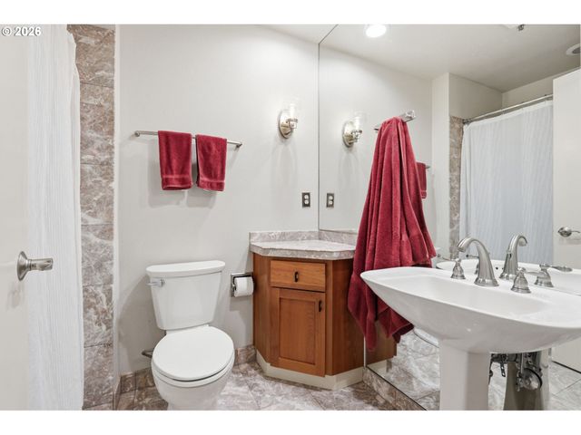 305 S MONTGOMERY St 406, Portland, OR 97201