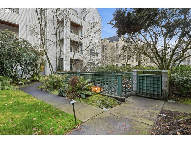 305 S MONTGOMERY St 406, Portland, OR 97201