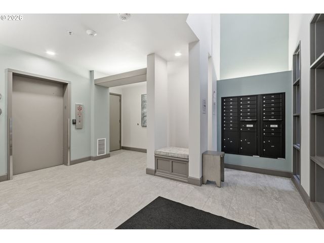 305 S MONTGOMERY St 406, Portland, OR 97201