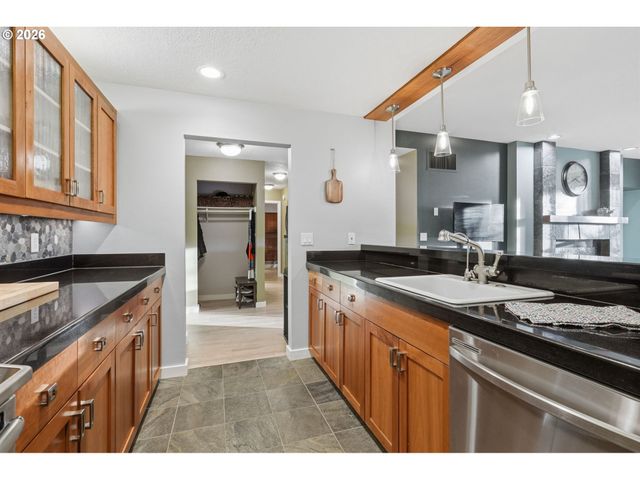 305 S MONTGOMERY St 406, Portland, OR 97201