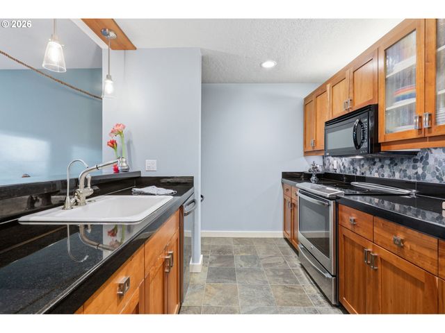 305 S MONTGOMERY St 406, Portland, OR 97201