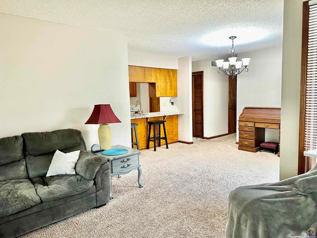 741 SW Mifflin RD, Topeka, KS 66606