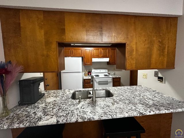 741 SW Mifflin RD, Topeka, KS 66606