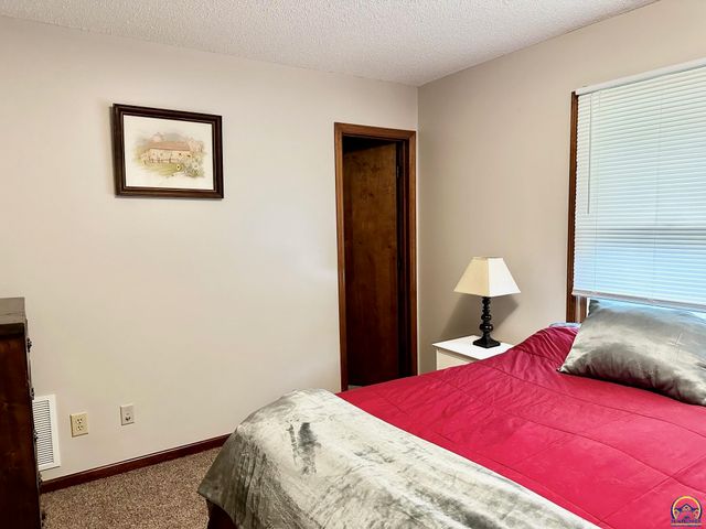 741 SW Mifflin RD, Topeka, KS 66606