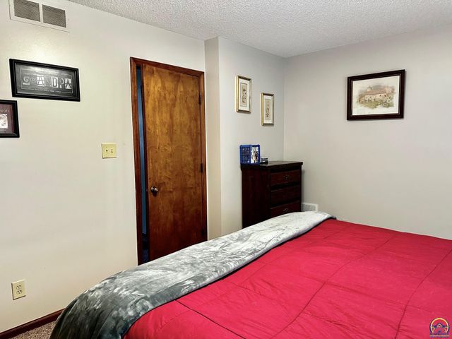 741 SW Mifflin RD, Topeka, KS 66606