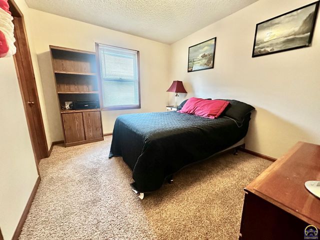 741 SW Mifflin RD, Topeka, KS 66606