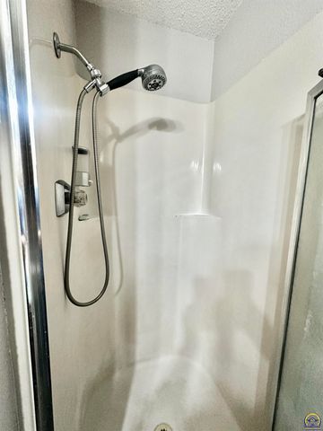 741 SW Mifflin RD, Topeka, KS 66606