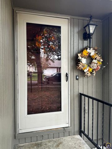 741 SW Mifflin RD, Topeka, KS 66606