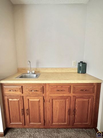 741 SW Mifflin RD, Topeka, KS 66606