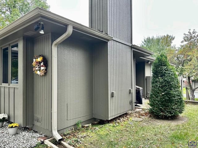 741 SW Mifflin RD, Topeka, KS 66606