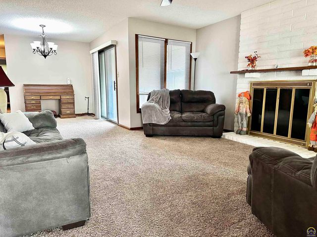 741 SW Mifflin RD, Topeka, KS 66606