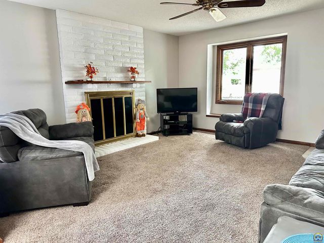 741 SW Mifflin RD, Topeka, KS 66606