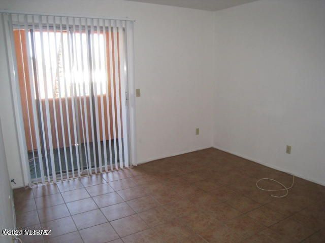 1810 E Blacklidge Dr Apt 209, Tucson, AZ 85719