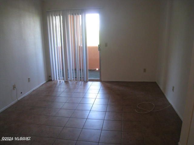 1810 E Blacklidge Dr Apt 209, Tucson, AZ 85719