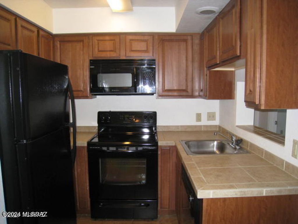 1810 E Blacklidge Dr Apt 209, Tucson, AZ 85719