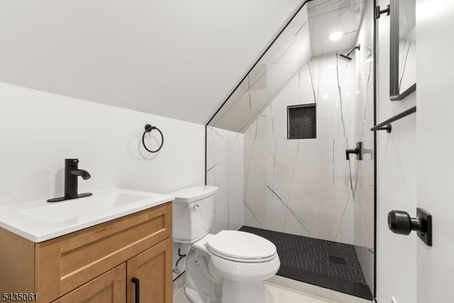 218 Ampere Pkwy, Bloomfield Twp., NJ 07003