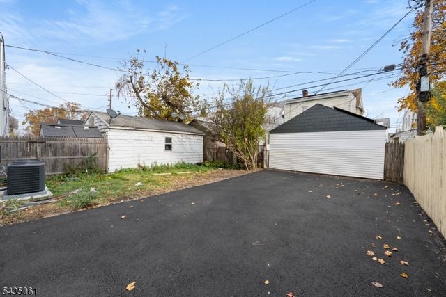 218 Ampere Pkwy, Bloomfield Twp., NJ 07003