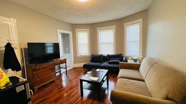 60 Fiske St 2, Waltham, MA 02451
