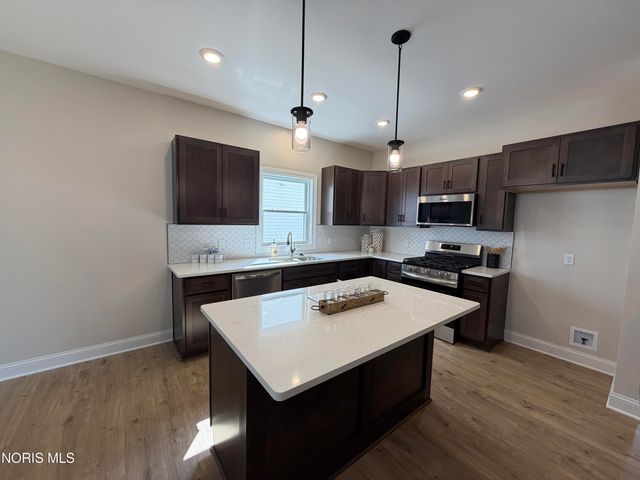 5021 Easton Drive, Oregon, OH 43616