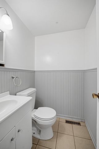 29 Plantation Dr 29, Agawam, MA 01001