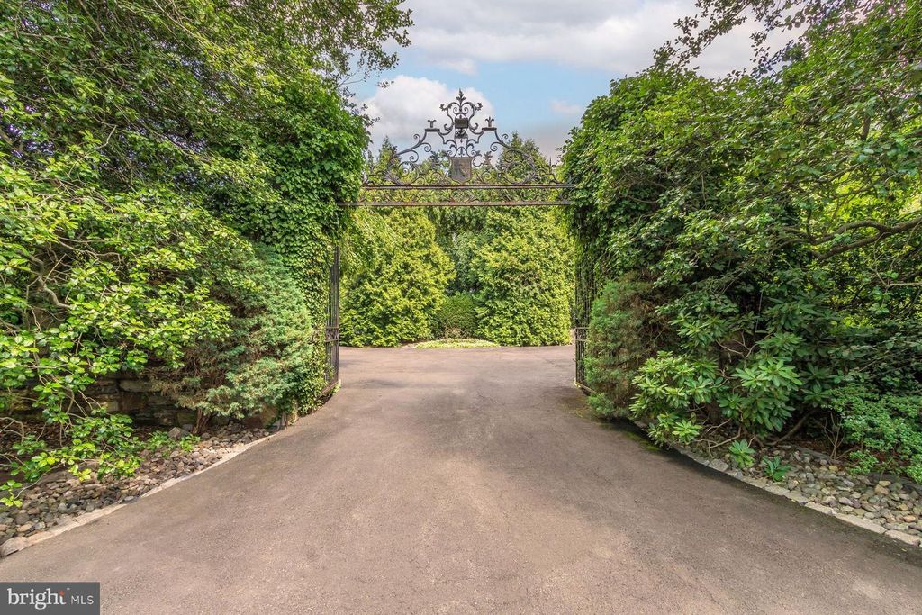 1035 WRIGHT DR, Huntingdon Valley, PA 19006