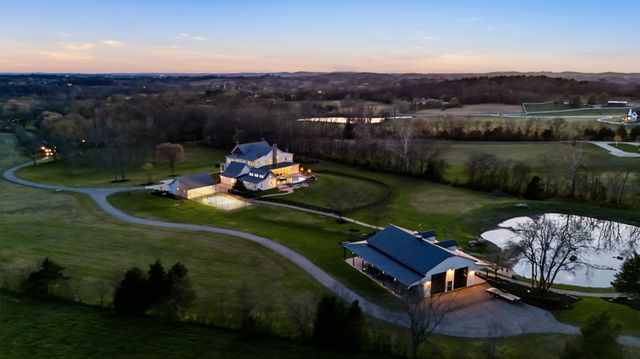 4810 Scenic Oaks Ln, Thompsons Station, TN 37179