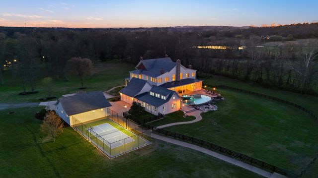 4810 Scenic Oaks Ln, Thompsons Station, TN 37179