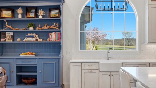 4810 Scenic Oaks Ln, Thompsons Station, TN 37179